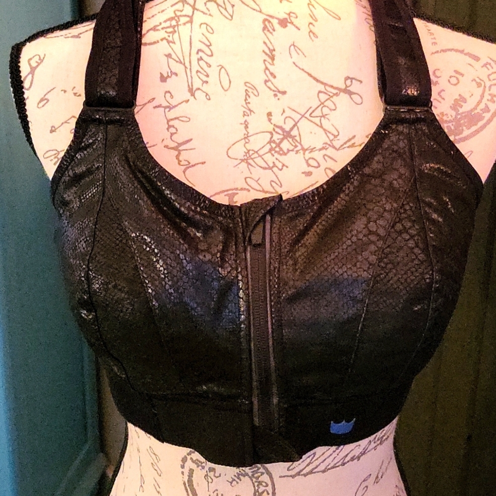 SHEFIT Ultimate size 1Luxe Sports Bra